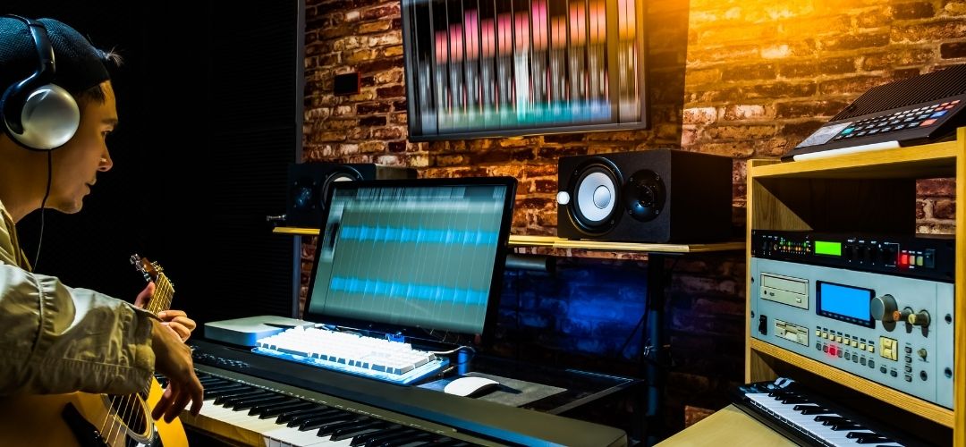 5 Songwriting Tips to Get Job Done small studio